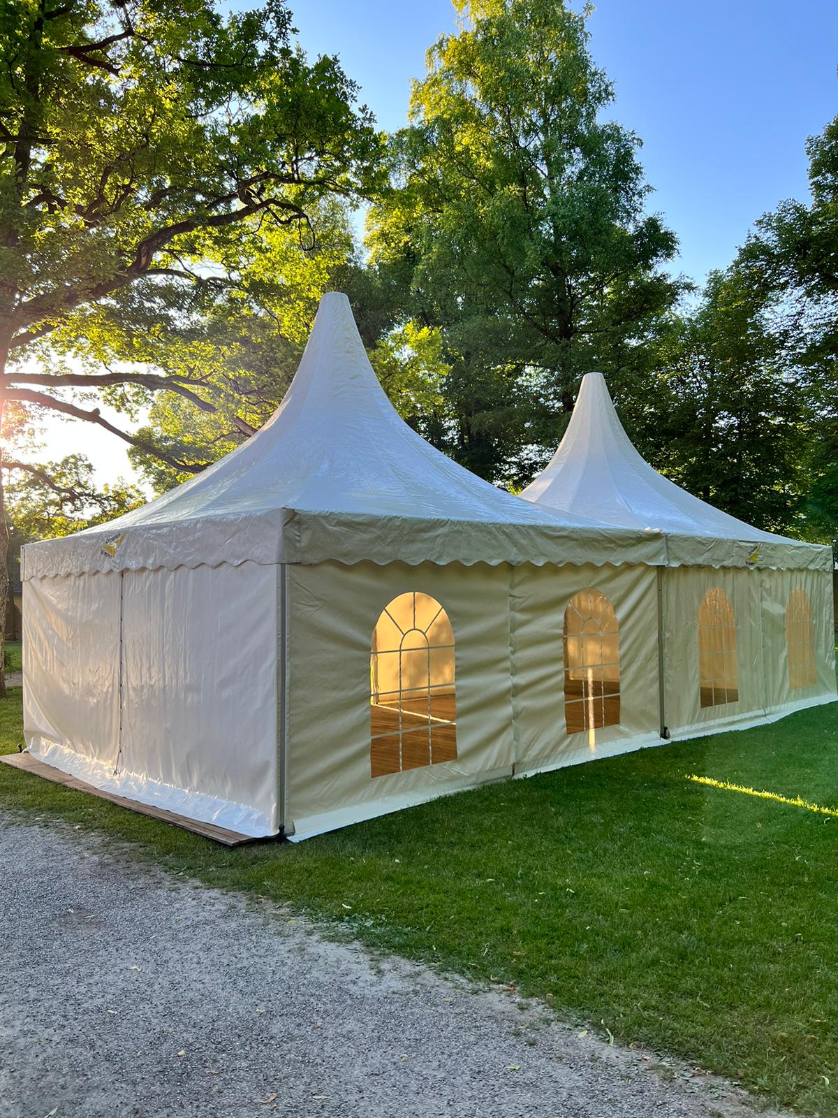 Pagedenzelet zweier Kombi im Garten